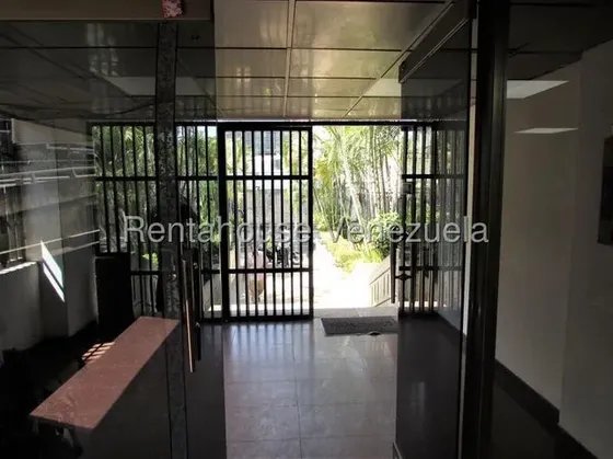En Venta Comoda Oficina En Las Mercedes. Ys1273040