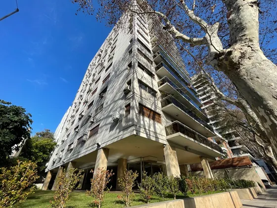 Semipiso Al Frente En Excelente Torre  Con 2 Cocheras Fijas Y Baulera
