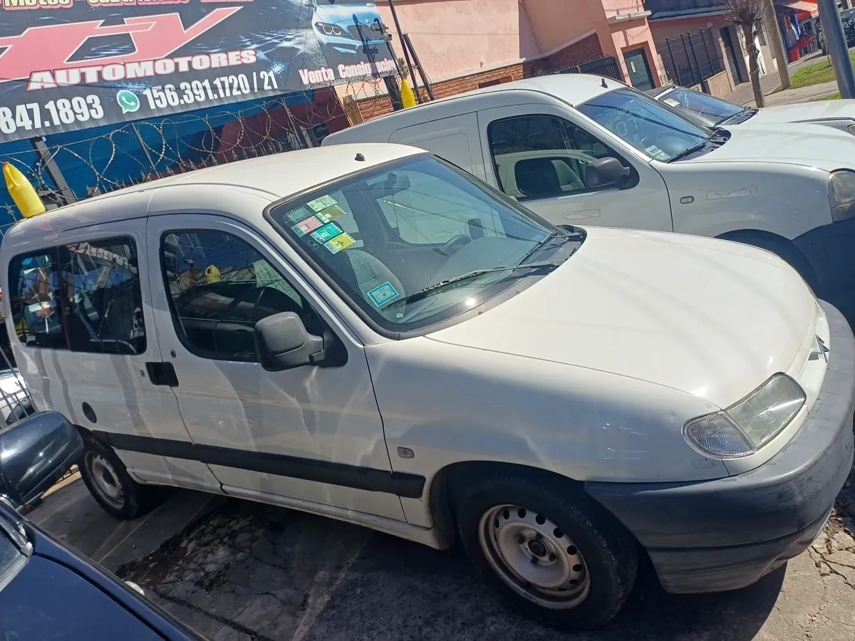 Citroen Berlingo 2010 Vidriado Con Asientos
