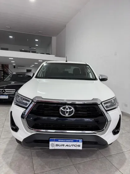 Toyota Hilux 2.8 Cd Srv 177cv 4x4