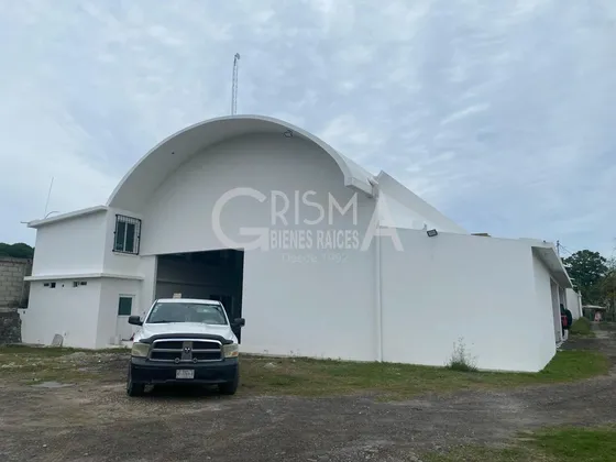 Amplia Bodega En Excelente Ubicación En Venta O Renta En Tuxpan, Ver