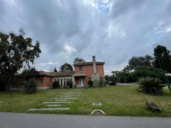 Excelente Chalet 5 Amb. C/ Pileta Climatizada 277 M² Cub. - Barrio La Deseada - Ezeiza