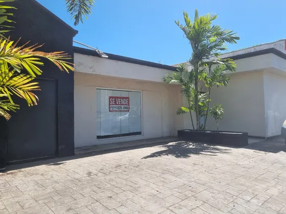 Se Vende Excelente Local En La Av. Principal De Lecheria
