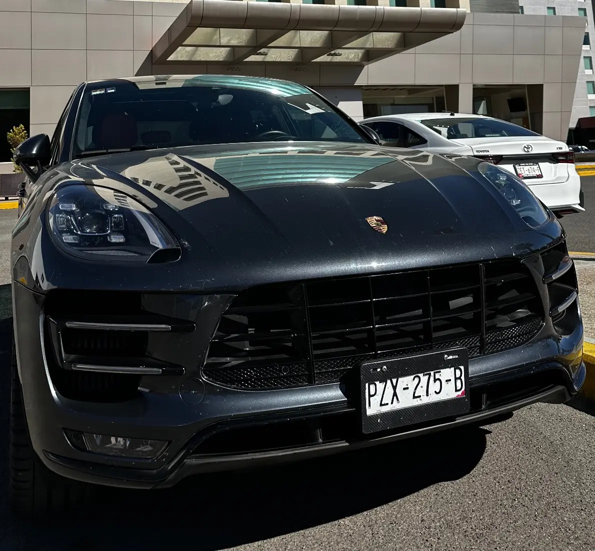 Porsche Macan 3.7 Turbo AT64013298522113122