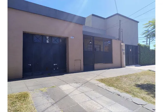 Casa 2 Ambientes Con Cochera, Lote Propio, Ituzaingo Sur. Apta Credito-