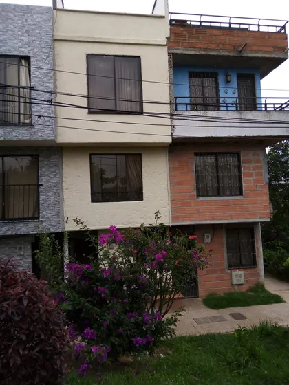 Casa En Venta En Calazania. Cod V3388