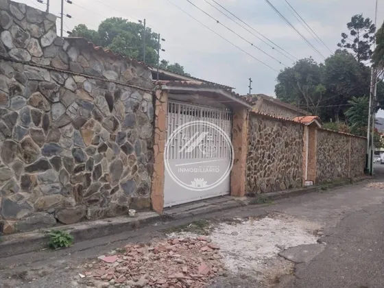 Casa Amplia Con Clima De Montañas En El Limón. Mic05
