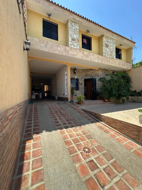 Lm En Venta Casa Quinta En Jardin Mañongo Ubicada En Calle Cerrada  Carabobo Venezuela 