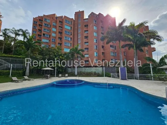 Agp Apartamento En Venta En Solar Del Hatillo, Remodelado, Con Hermosa Vista 25-17611 Ys 