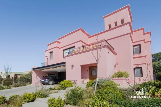 Venta Casa 4 Dormitorios Jardín Piscina San Sebastián Funes