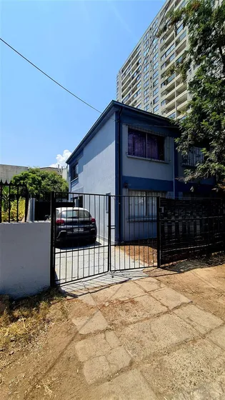 Casa En Venta De 4 Dorm. En Ñuñoa