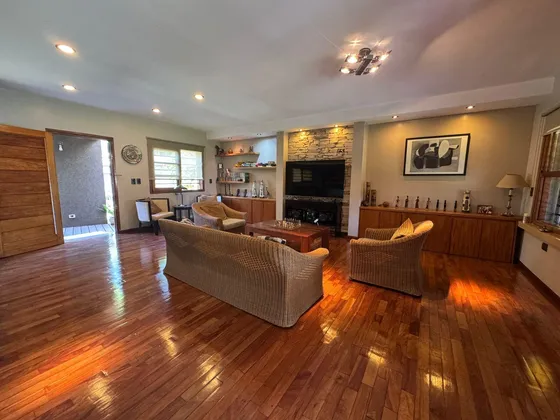 Impecable Casa En Venta En City Bell  Cantilo Y 23