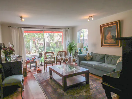 Hermosa Y Amplia Casa De 3 Pisos En Condominio (5d / 4b)