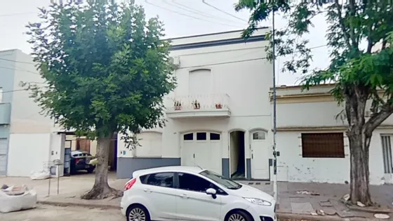 Departamento De 2 Dormitorios En Planta Alta - 93 M2 - Zona Facultades