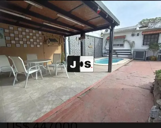 Venta Casa 3 Dormitorios, 2 Baños, Piscina Y Barbacoa, Garaje, La Blanqueada 