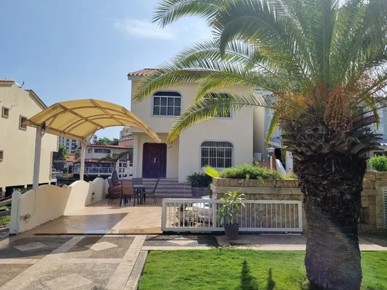 Se Alquila Casa Bote En Complejo Turistico El Morro- Lecheria