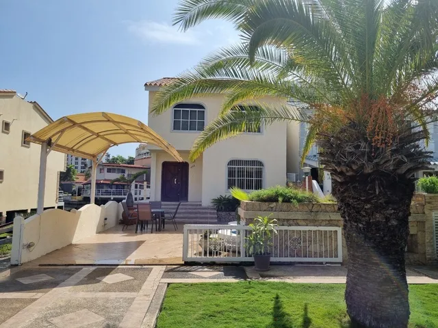 Se Alquila Casa Bote En Complejo Turistico El Morro- Lecheria