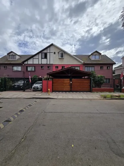 Casa En Venta, Sector Valle Verde, Estación Central.