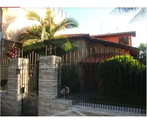 Venta Casa 4 Amb. C/ Cochera Jardin Pileta Y Spa En Caseros