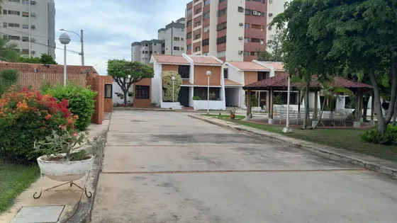 Tonwhouse Conj. Residencial. El Pilarcito