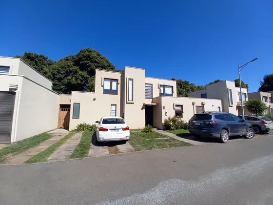 Casa En Venta En Condominio La Estancia