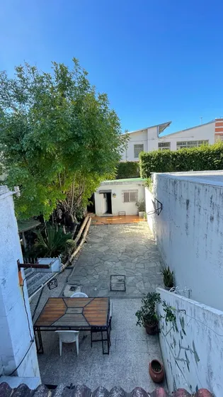 Saavedra - Casa En Lote Propio Con Patio, Cochera Y Terraza.