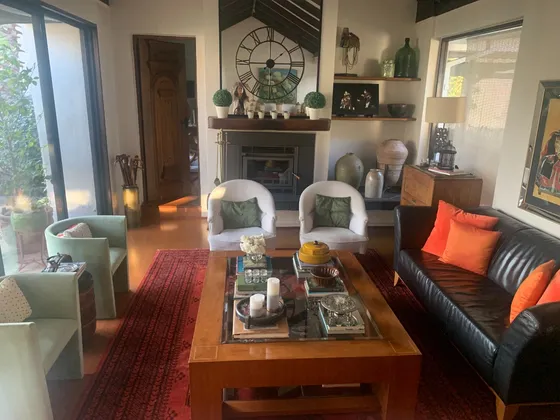 Amplia Casa En Vitacura Con Gran Terreno, Conectividad