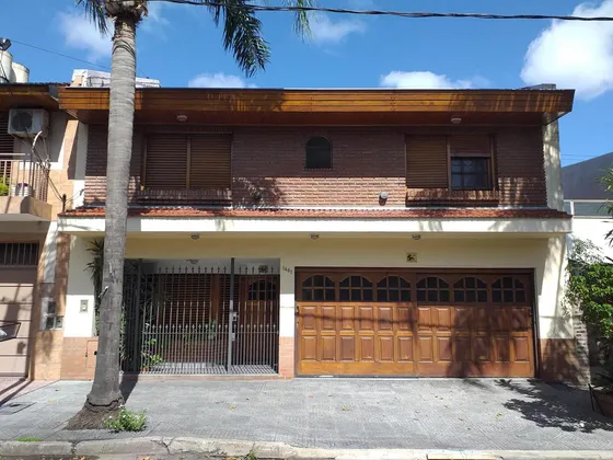 Venta De Casa 5 Ambientes