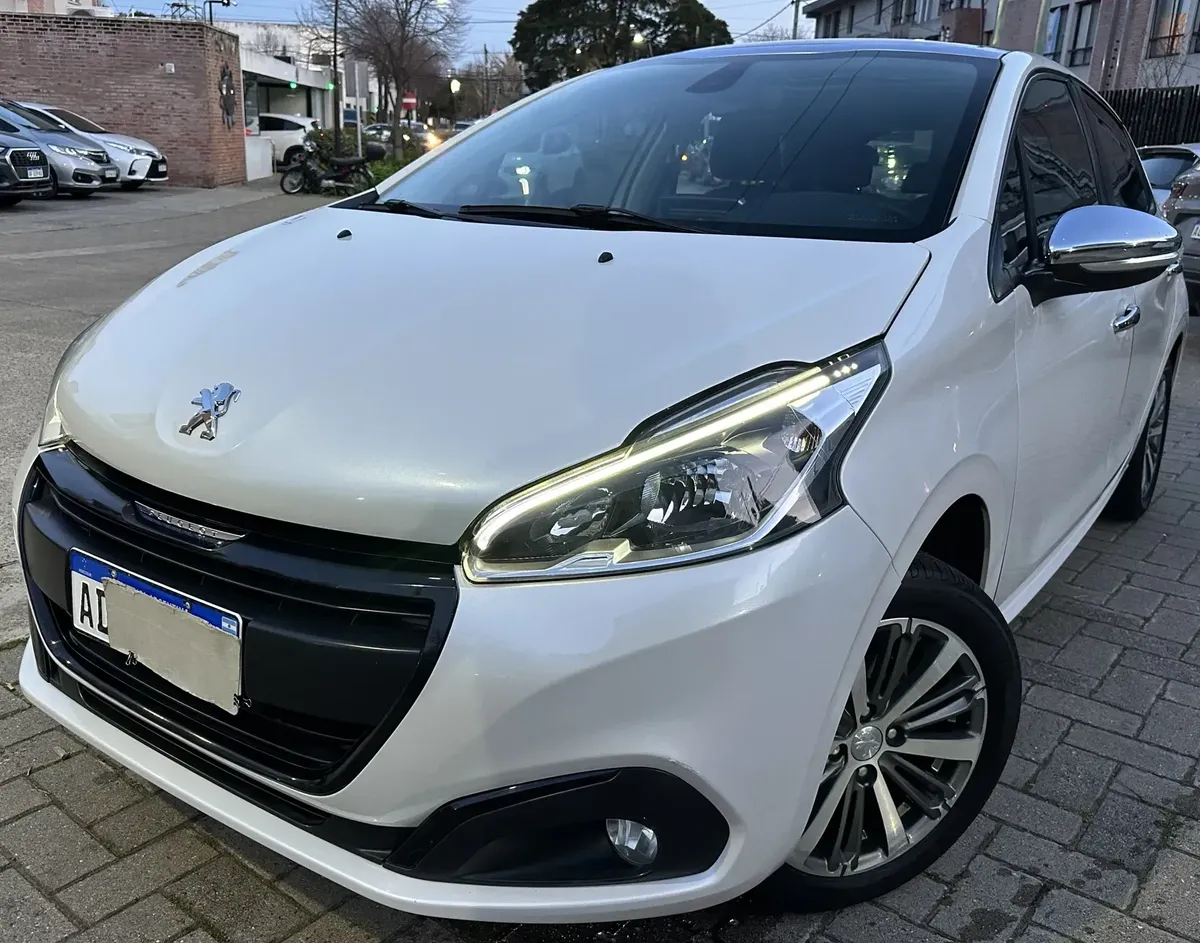 Peugeot 208 1.6 Feline