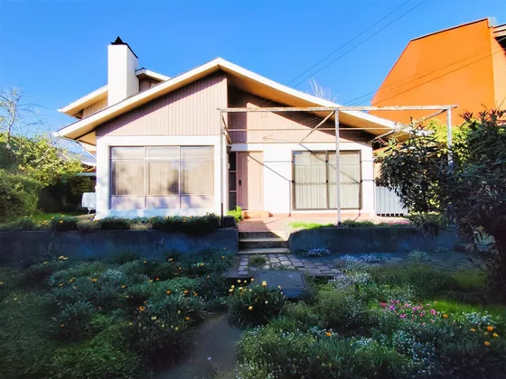 Casa En Venta De 3 Dorm. En Chillán