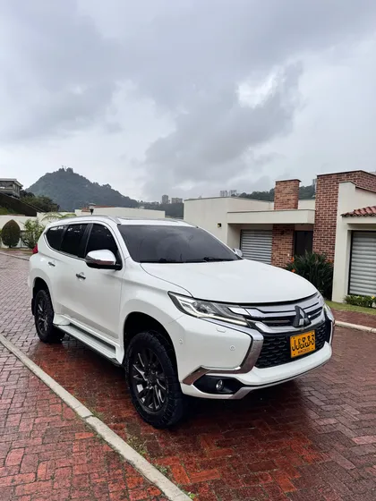 Mitsubishi Montero Sport 2.5