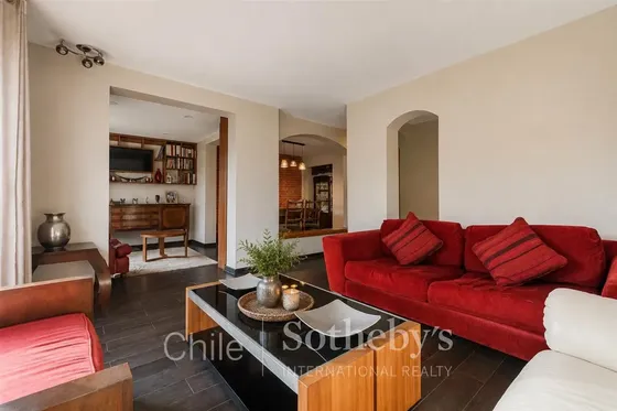 Casa En Venta De 4 Dorm. 3 Baños En Vitacura