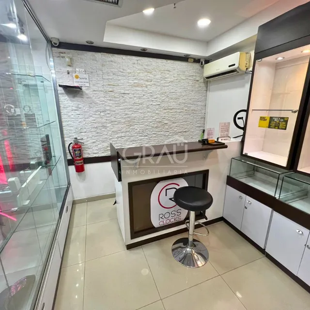 Local En Alquiler En Cc Puente Real Nueva Barcelona