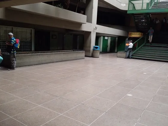 Local De 2 Niveles En Centro Comercial Oeste, Catia