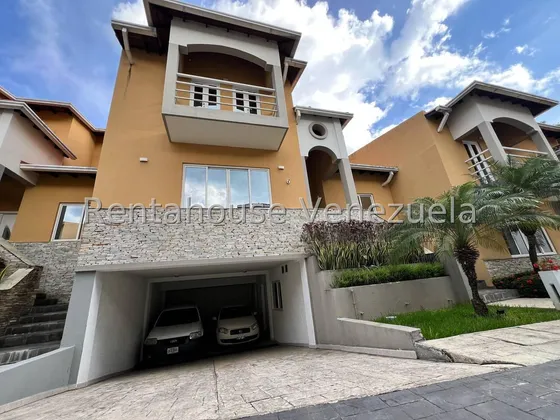 Townhouse En Venta Urb Cantarrana Maracay 25-7444 Apd
