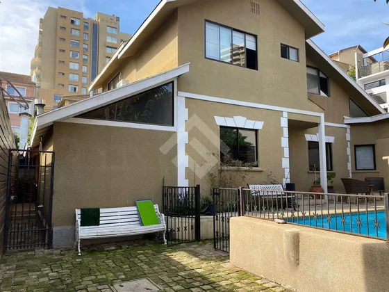 Casa En Venta De 4 Dorm. En Viña Del Mar