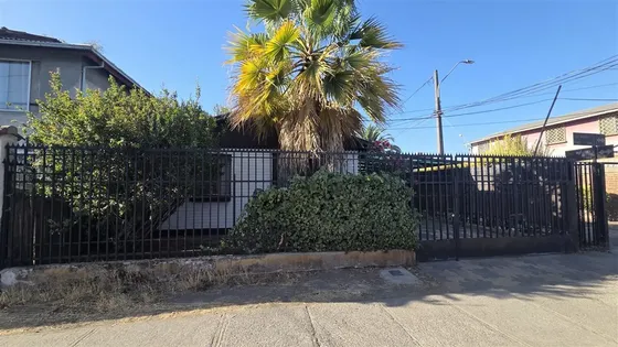 Casa Con Amplio Terreno A Pasos Del Metro Protectora