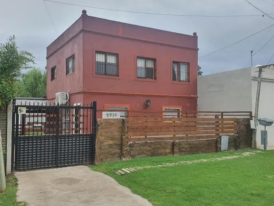 Casa En Venta - 3 Dormitorios 1 Baño - 231mts2 - Golf Club Olivos