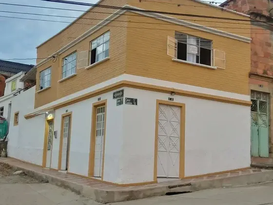 Se Vende/arrienda Hermosa Casa En El Centro Del Municipio De Arbelaez