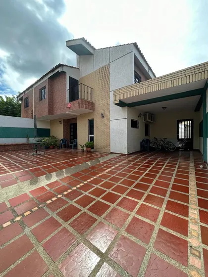 Townhouse En Mañongo Res La Fontana Socc