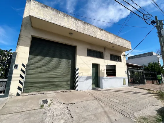 Venta Galpón En Haedo Norte.