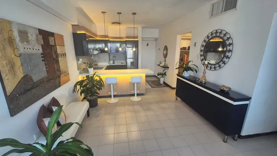 Venta Lindo Apartamento Edificio Arrecife Frente Al Centro Comercial La Vela Costa Azul Isla De Margarita