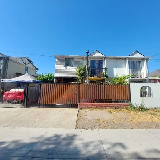 Venta De Amplia Casa (136741)