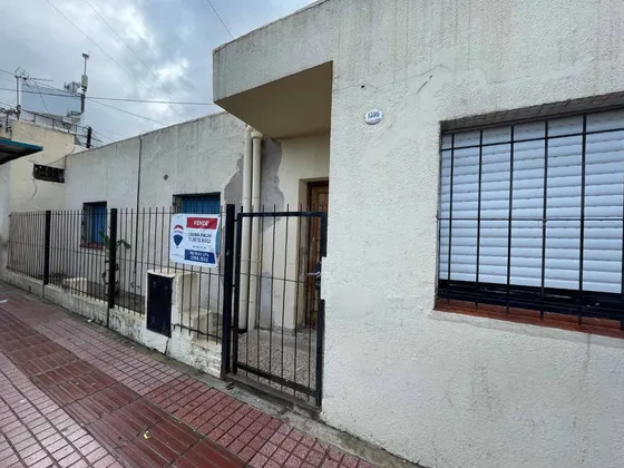 Venta Ph + Local Zona Comercial Adolfo Sourdeaux