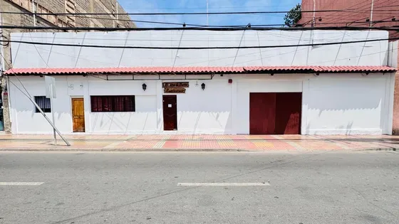 Propiedad Ideal Para Restaurante O Local Comercial.