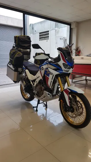 African Twin 1100 Honda (no Yamaha , No Kawasaki)