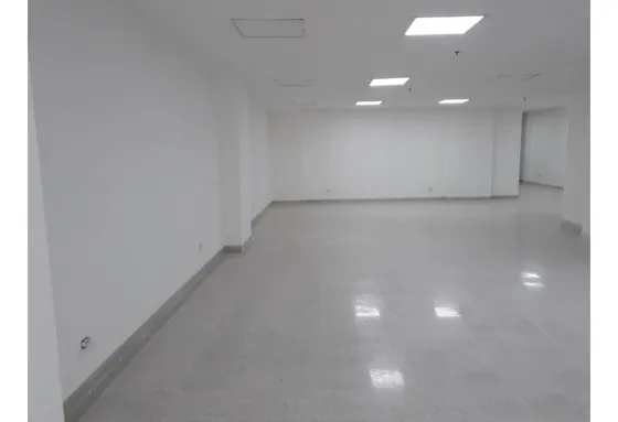 Local En Venta Buenos Aires Parte Baja Cerca A Estación Bicentenario