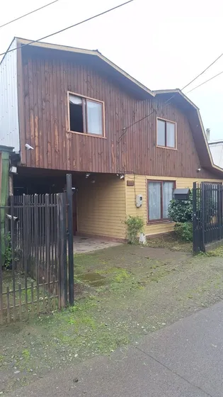 Casa En Venta De 5 Dorm. En Lautaro