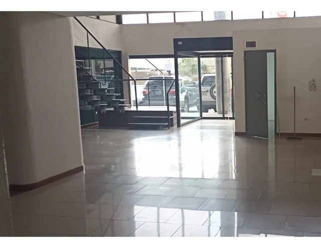 Excelente Local Comercial Colinas De Bello Monte       