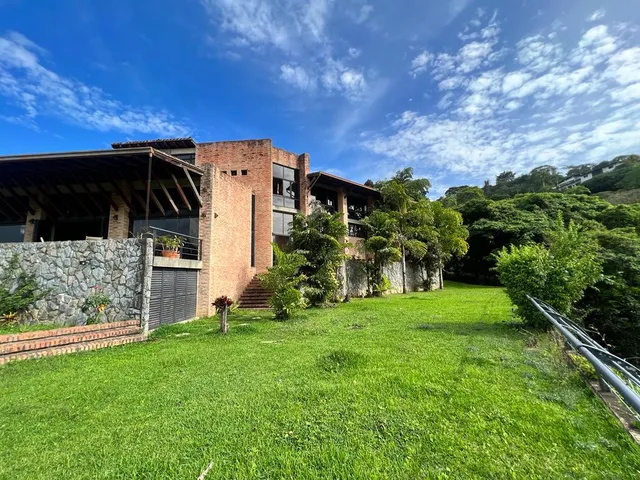 Se Vende Casa 800m2,4h/4b/10p. Cerro Verde.